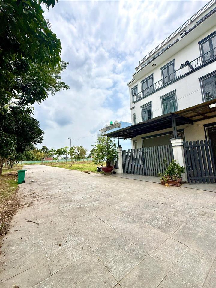 Nhà đẹp giá tốt tại kđt năm sao eco city