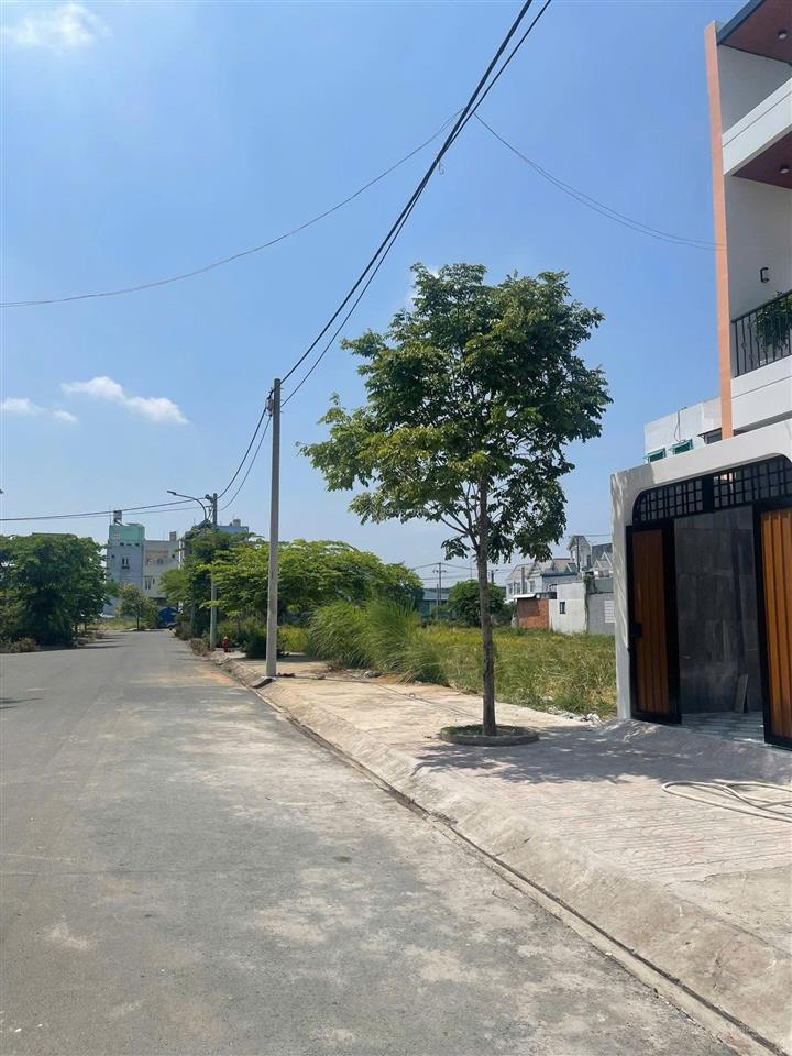 Nhà mới hiện đại kdc hải sơn cạnh chợ hưng long tp hcm