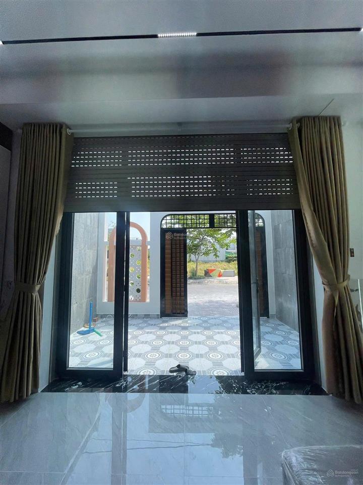 Nhà mới hiện đại kdc hải sơn cạnh chợ hưng long tp hcm