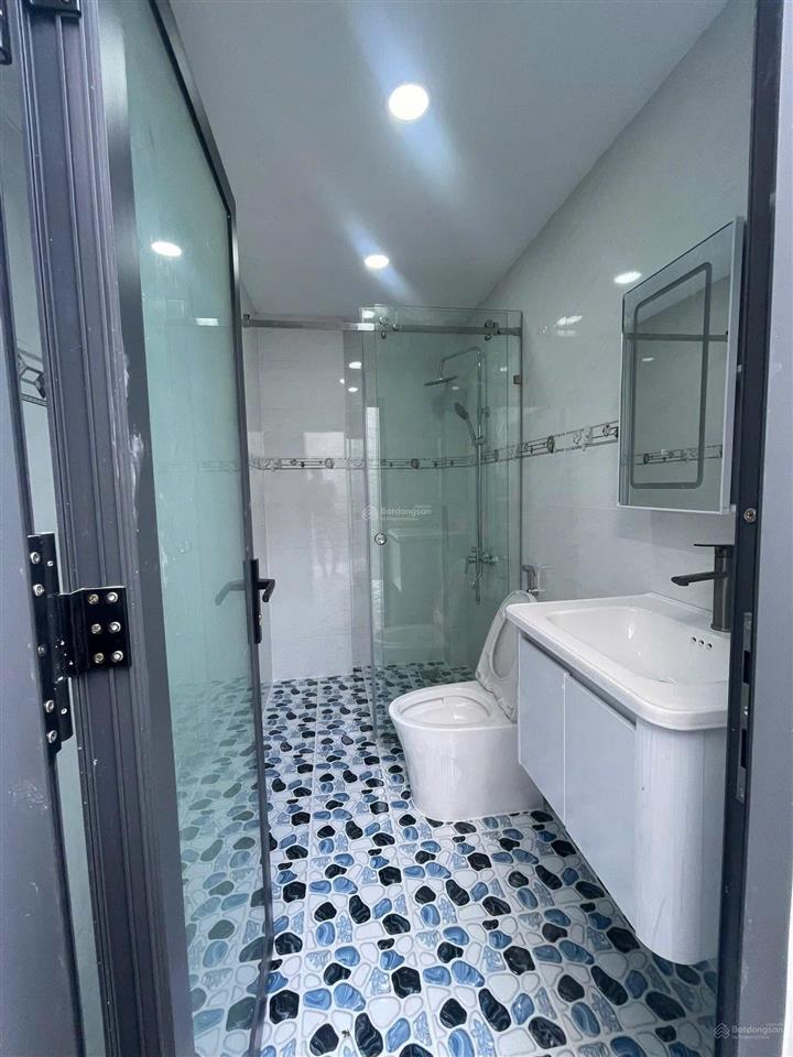 Nhà mới hiện đại kdc hải sơn cạnh chợ hưng long tp hcm