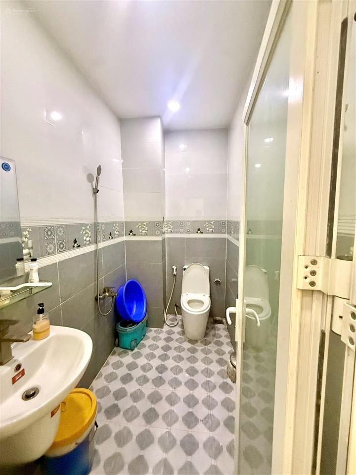 Bán gấp nhà ngộp five star eco city  dt 5.5x15m  4pn 3wc  hướng nam