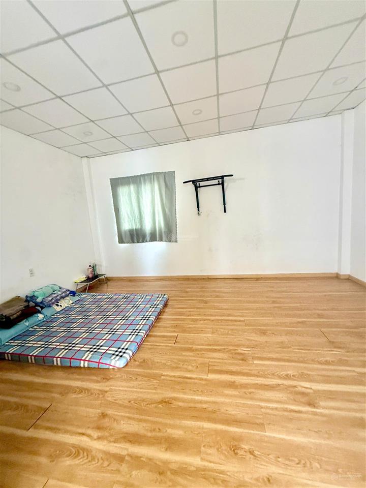 Bán gấp nhà ngộp five star eco city  dt 5.5x15m  4pn 3wc  hướng nam
