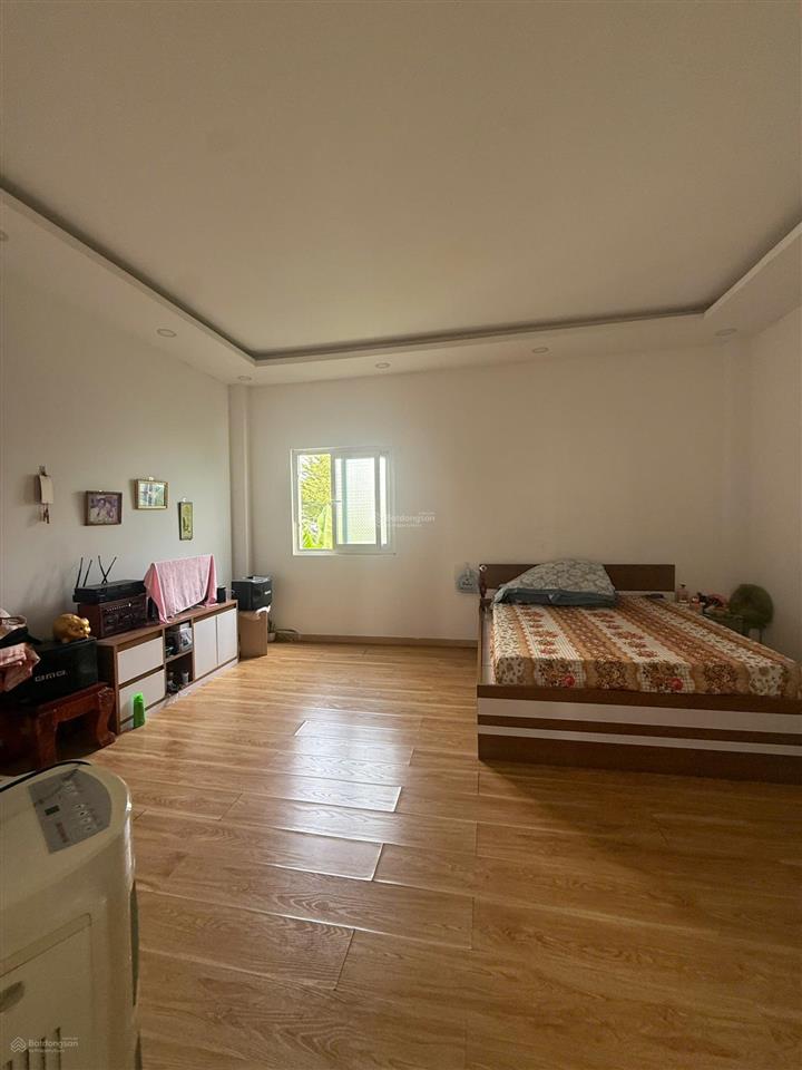 Bán gấp nhà ngộp five star eco city  dt 5.5x15m  4pn 3wc  hướng nam