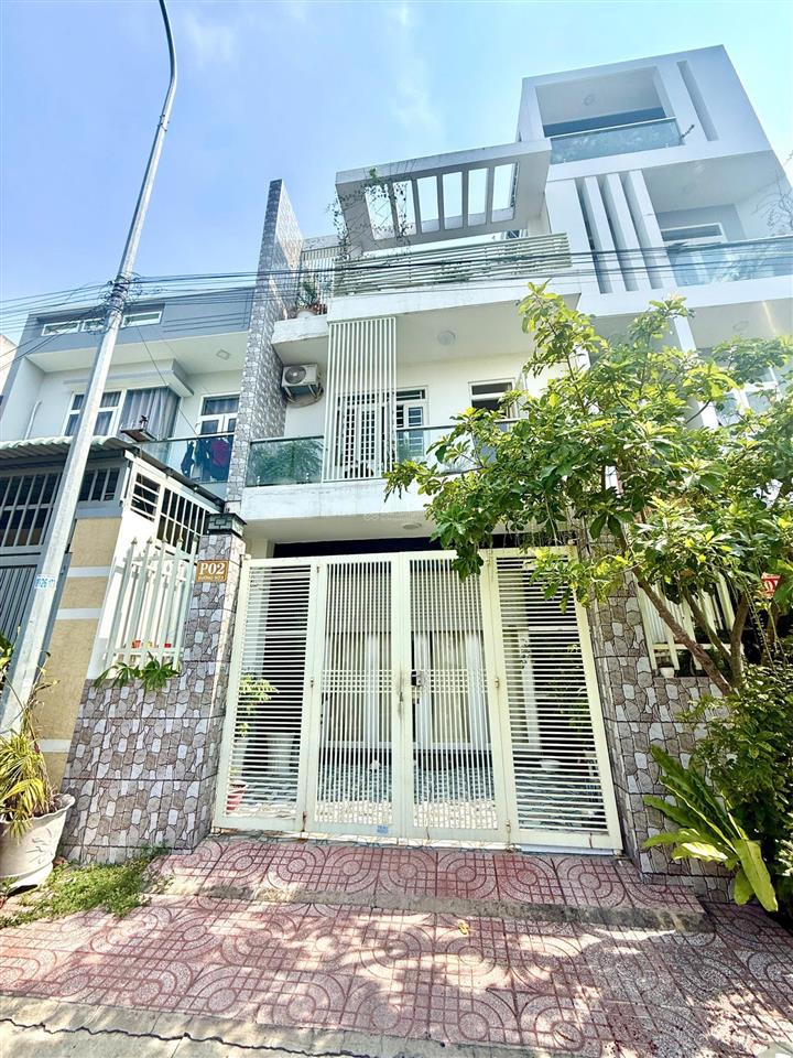 Bán gấp nhà ngộp five star eco city  dt 5.5x15m  4pn 3wc  hướng nam