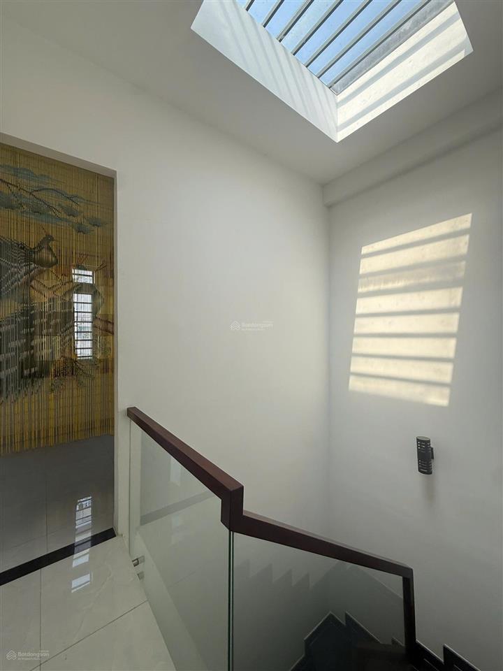 Bán gấp nhà ngộp five star eco city  dt 5.5x15m  4pn 3wc  hướng nam