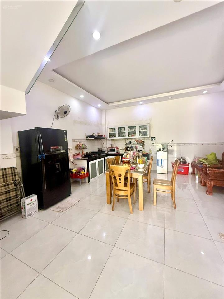 Bán gấp nhà ngộp five star eco city  dt 5.5x15m  4pn 3wc  hướng nam