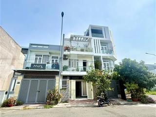 Bán gấp nhà ngộp five star eco city  dt 5.5x15m  4pn 3wc  hướng nam