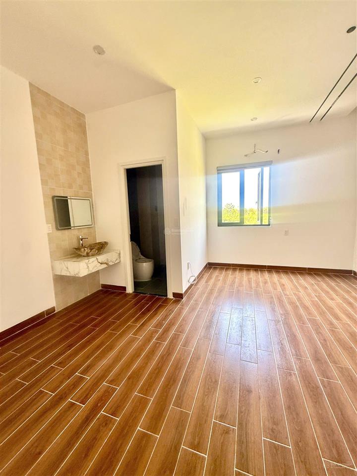 Bán nhà đẹp khu đô thị the sol city  ngay chợ hưng long