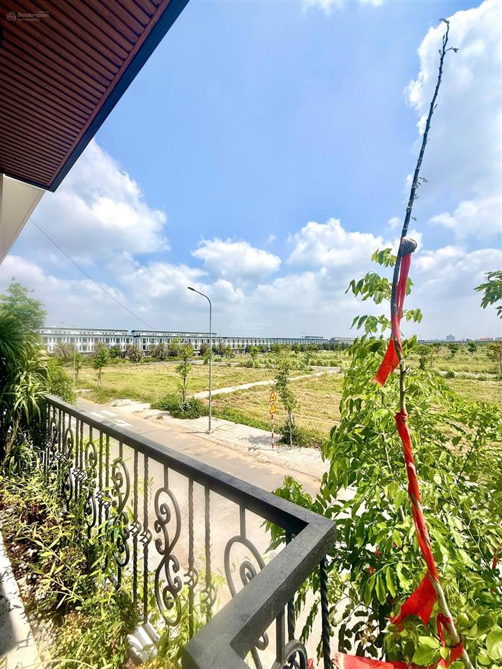 Bán nhà đẹp khu đô thị the sol city  ngay chợ hưng long