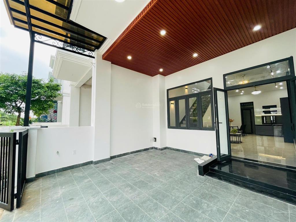 Nhà phố mới khu đô thị the sol city