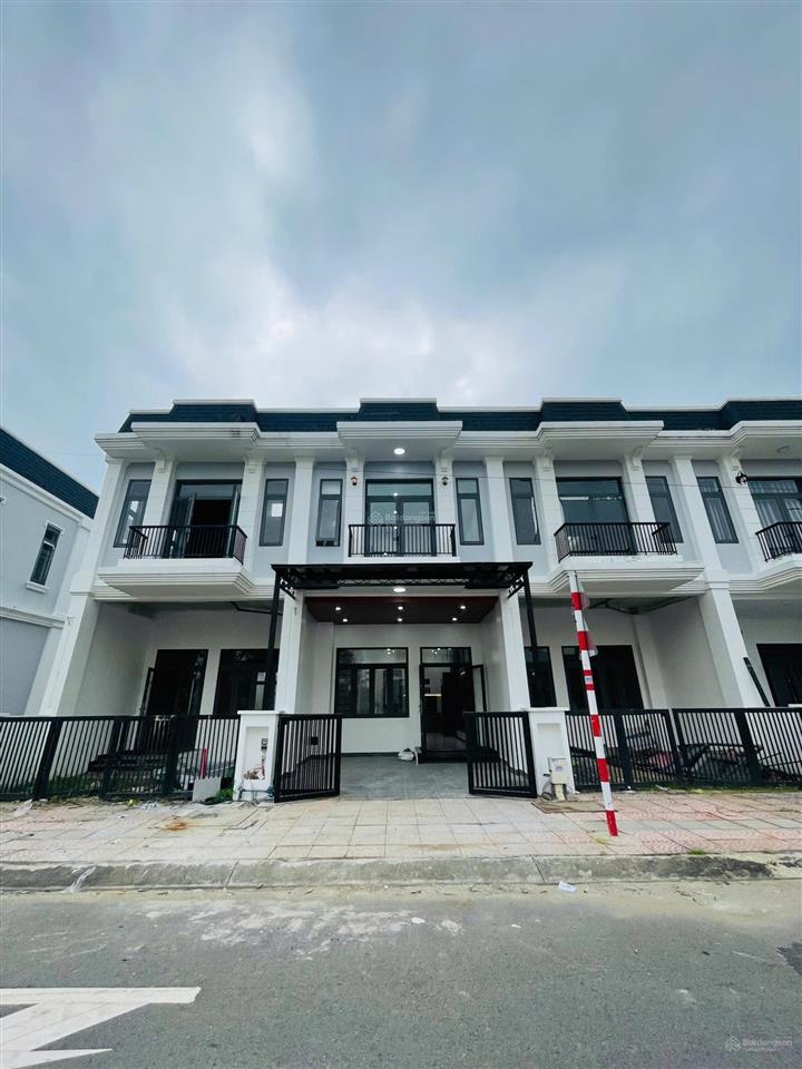 Nhà phố mới khu đô thị the sol city