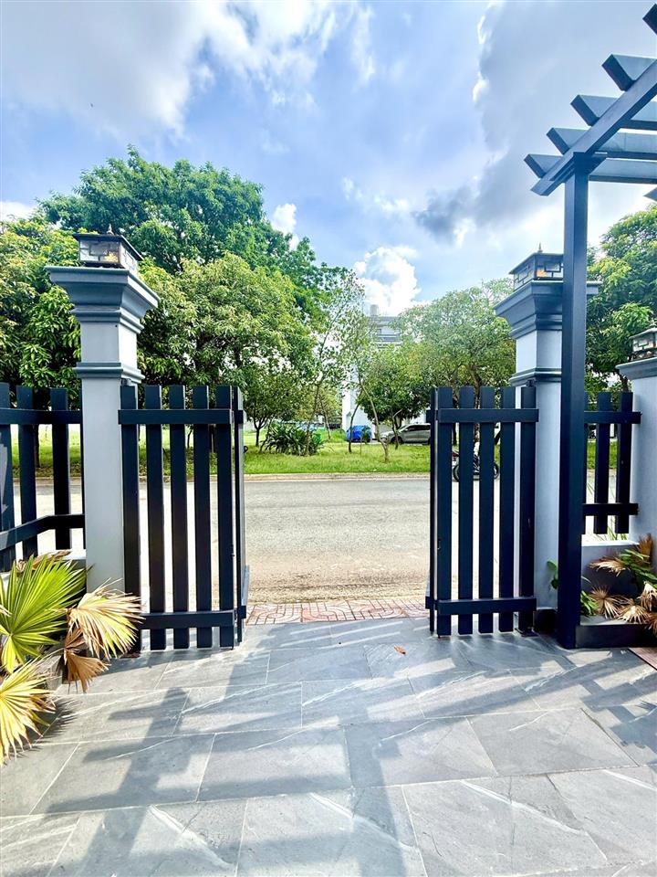 Nhà ngộp kđt năm sao eco city  chợ bình chánh chỉ 2km