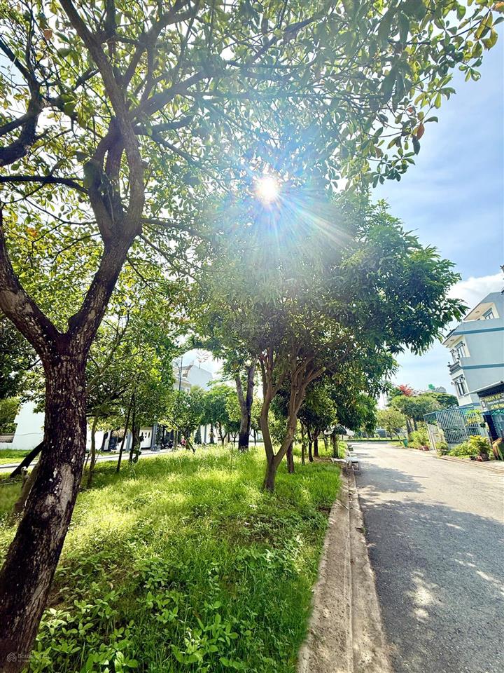 Nhà ngộp kđt năm sao eco city  chợ bình chánh chỉ 2km