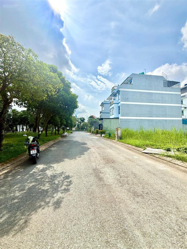 Nhà ngộp kđt năm sao eco city  chợ bình chánh chỉ 2km