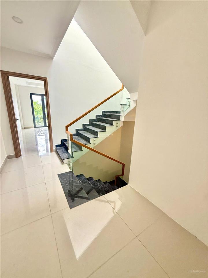 Nhà ngộp kđt năm sao eco city  chợ bình chánh chỉ 2km