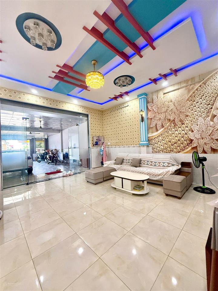 Nhà mặt tiền mở mắt có tiền giá rẻ cơ hội hiếm thuận tiện cho thuê buôn bán