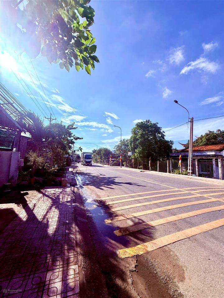 Nhà mặt tiền mở mắt có tiền giá rẻ cơ hội hiếm thuận tiện cho thuê buôn bán