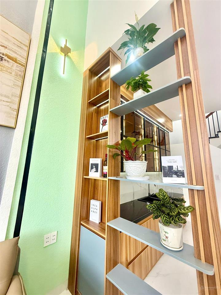 Căn nhà phố sổ hồng riêng, giá rẻ
đối diện ubnd xã rạch kiến