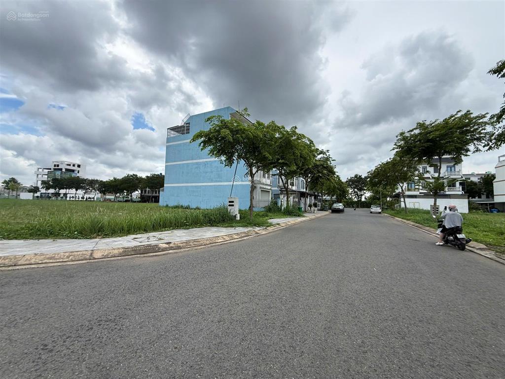 Bán lô góc 2 mặt tiền  kđt năm sao eco city, phước lý, cần giuộc, long an