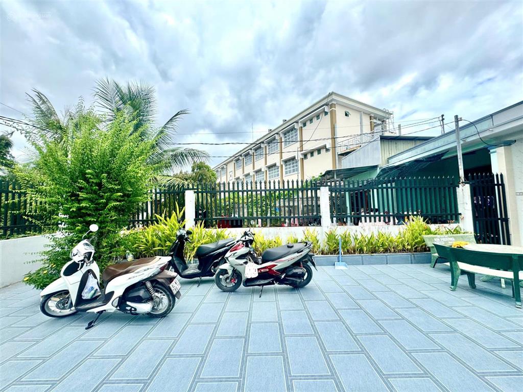 Chính chủ  giảm 2 tỷ 3. sở hữu ngay nhà vườn cấp 4