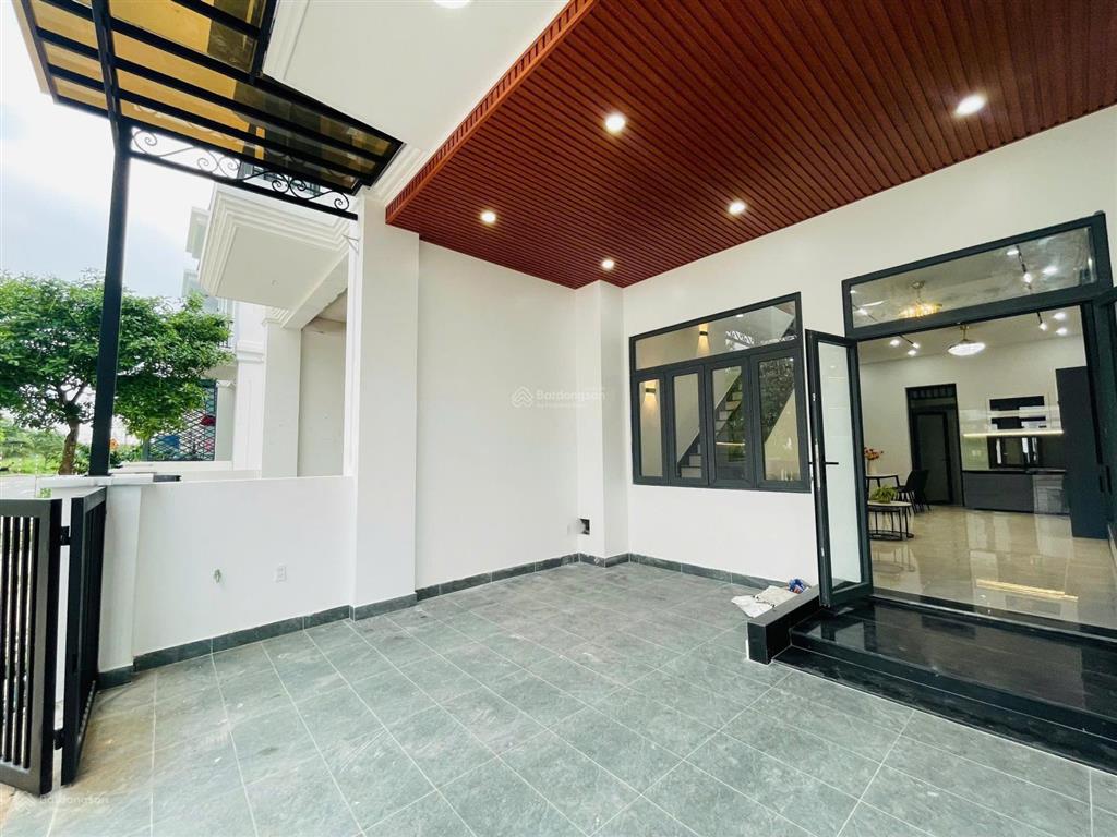 Cho thuê nhà cách chợ hưng long 300m