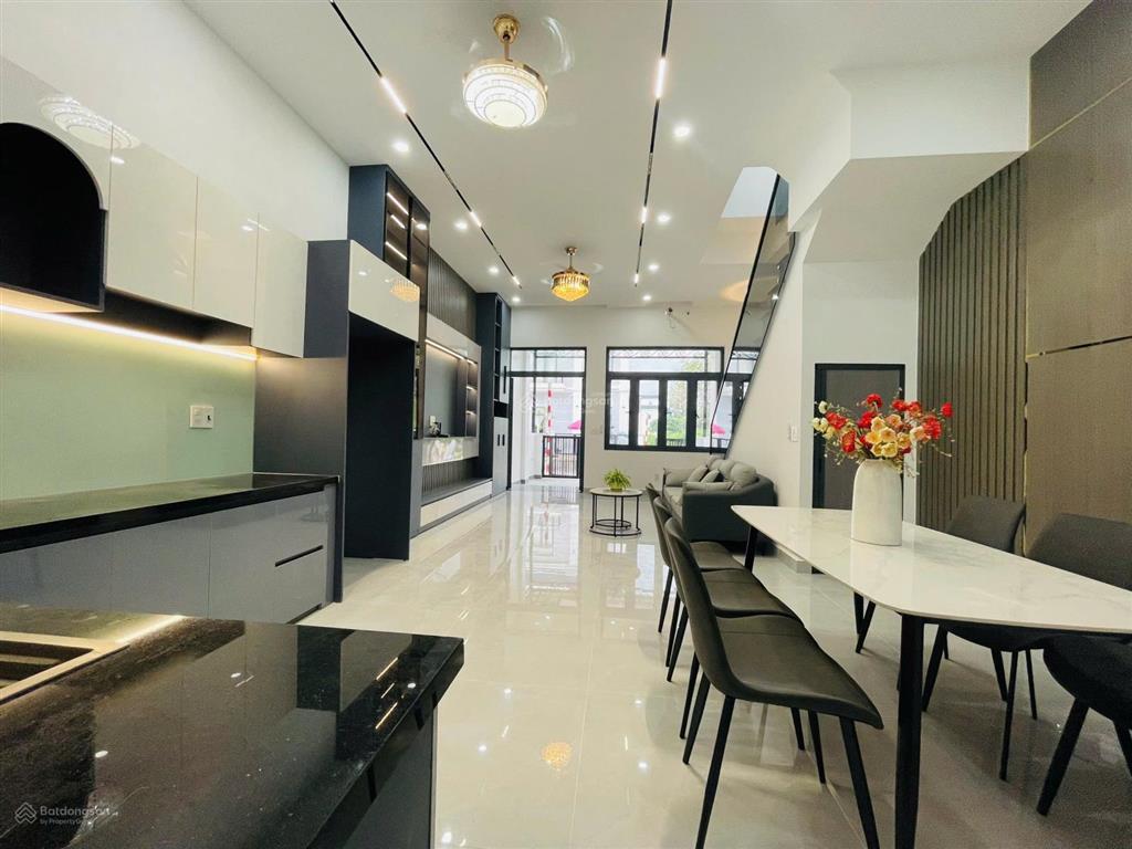 Cho thuê nhà cách chợ hưng long 300m