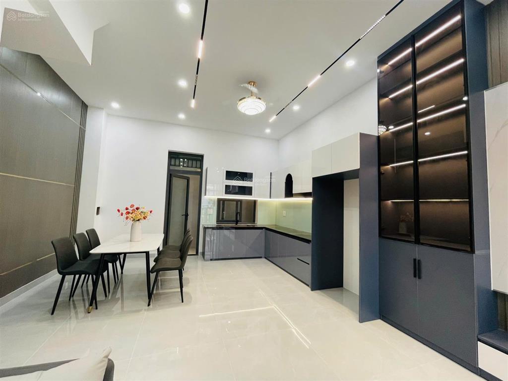 Cho thuê nhà cách chợ hưng long 300m