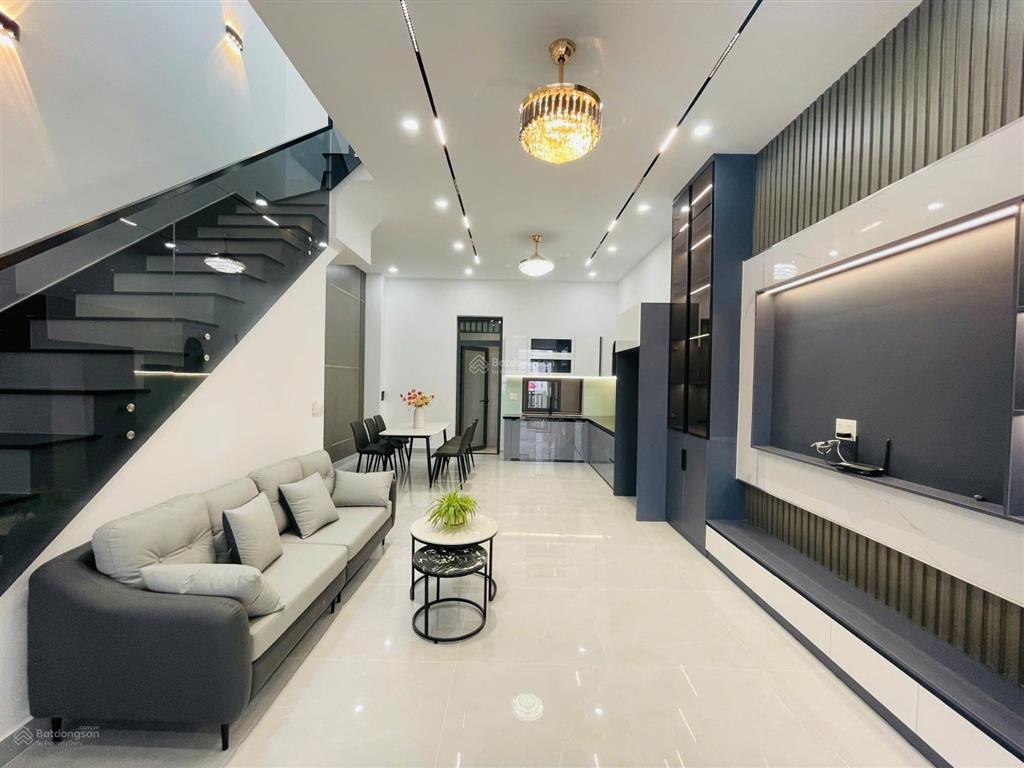 Cho thuê nhà cách chợ hưng long 300m