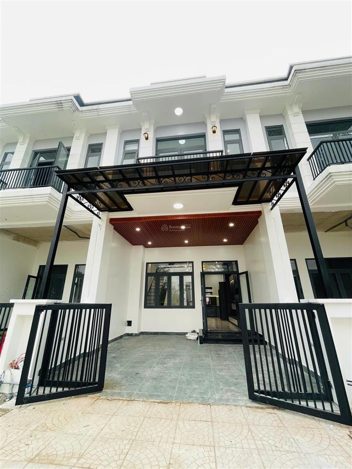 Cho thuê nhà cách chợ hưng long 300m
