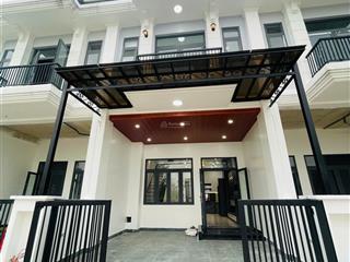 Cho thuê nhà cách chợ hưng long 300m