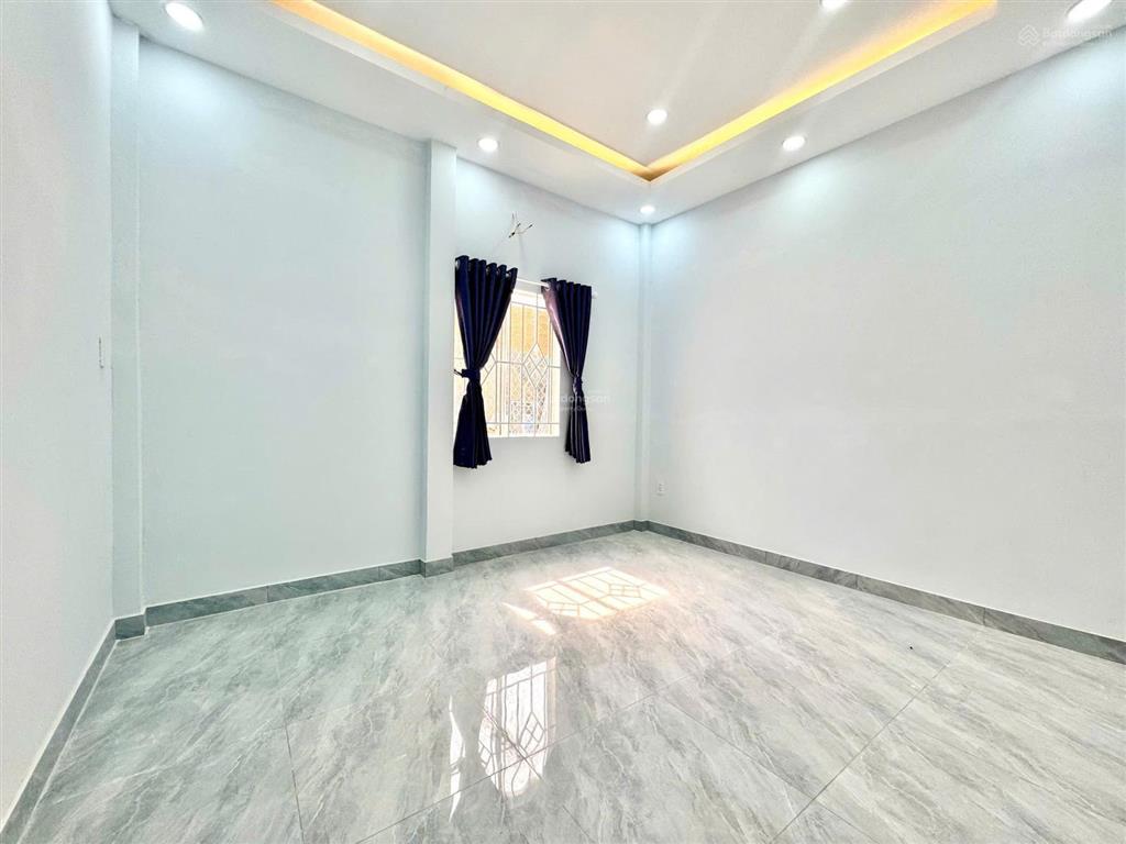 Chính chủ bán nhà cấp 4 sân vườn rộng ngay chợ gò đen, sổ hồng riêng