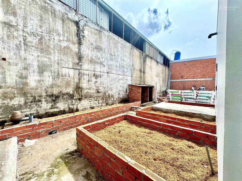 Chính chủ bán nhà cấp 4 sân vườn rộng ngay chợ gò đen, sổ hồng riêng