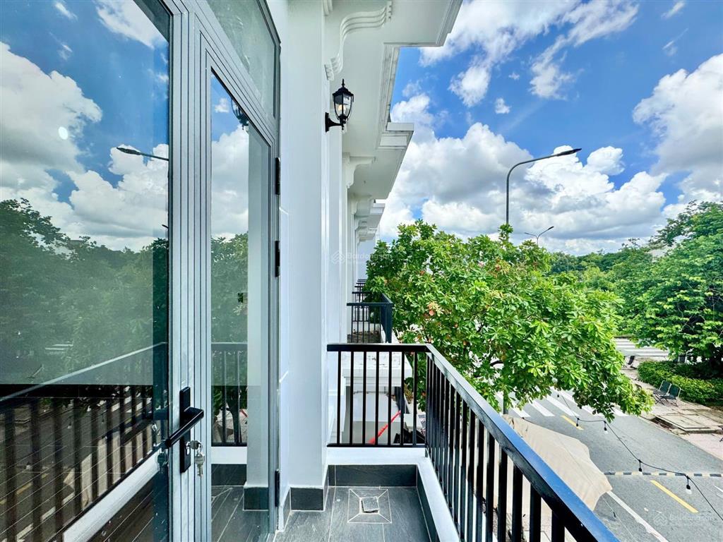Nhà phố shophouse view công viên  khu đô thị the sol city