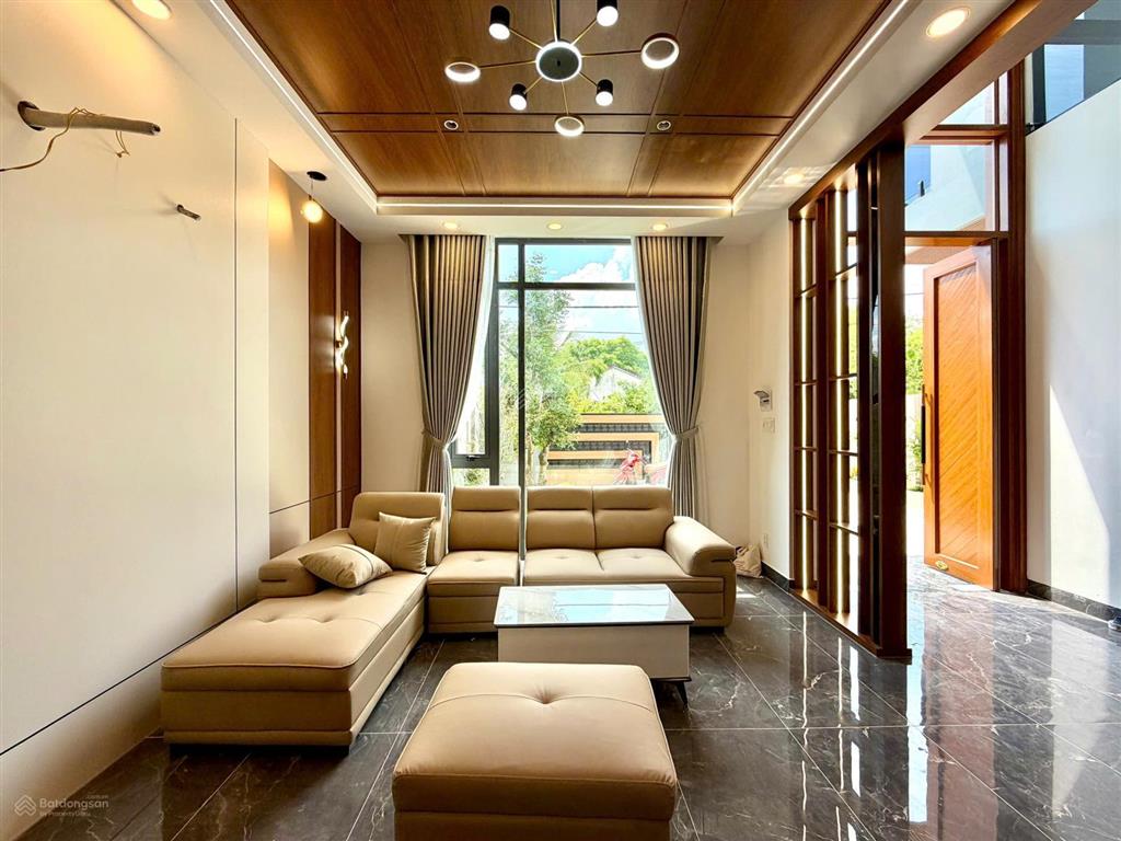 Siêu biệt thự sang xịn mịn. gần chợ hưng long
