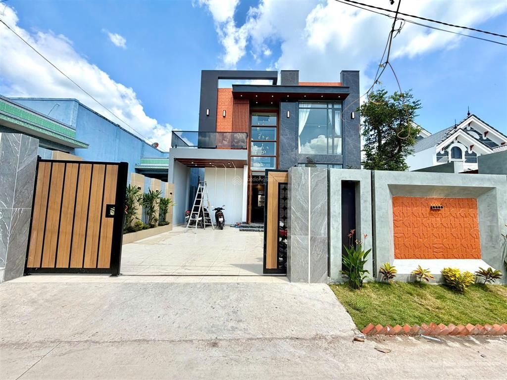 Siêu biệt thự sang xịn mịn. gần chợ hưng long