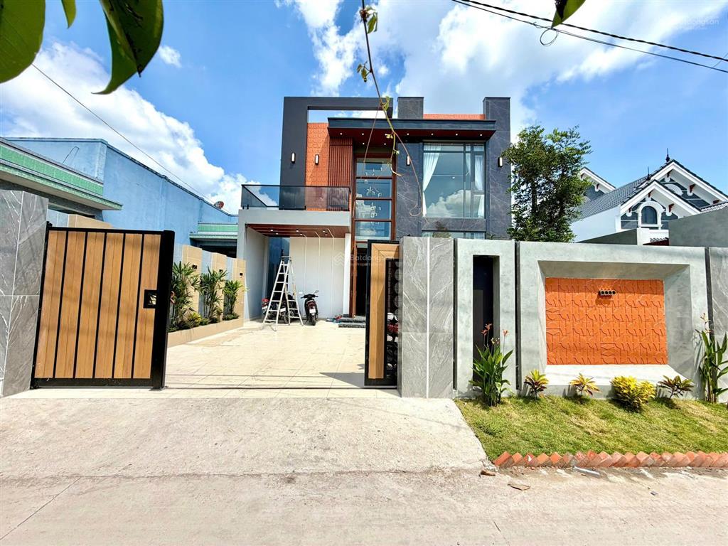 Siêu biệt thự sang xịn mịn. gần chợ hưng long
