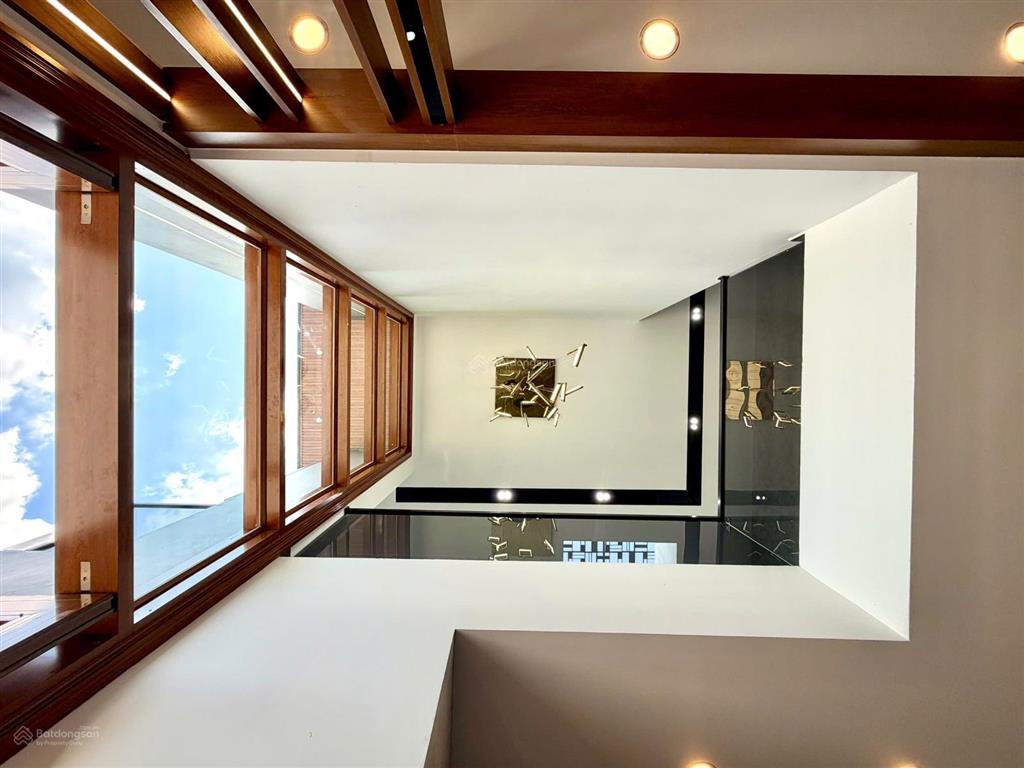 Siêu biệt thự sang xịn mịn. gần chợ hưng long