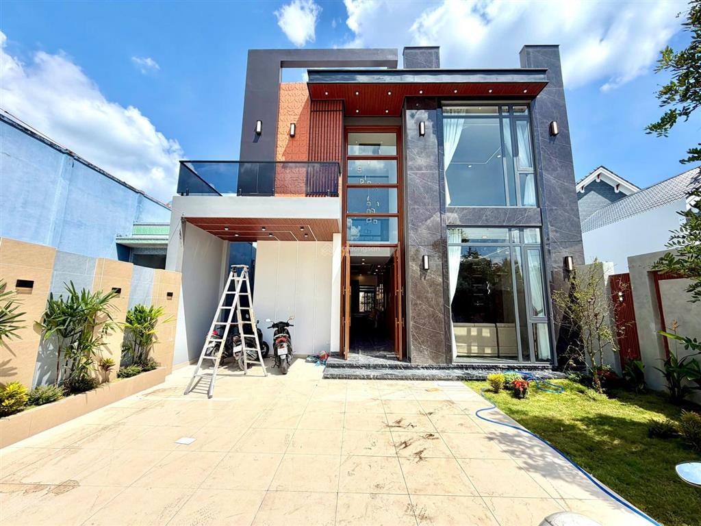 Siêu biệt thự sang xịn mịn. gần chợ hưng long
