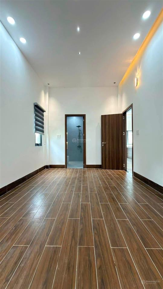 Biệt thự mái thái sân vườn gần chợ bình chánh