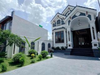 Biệt thự mái thái sân vườn gần chợ bình chánh