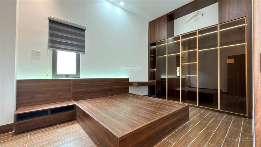 Biệt thự mái thái sân vườn gần chợ bình chánh