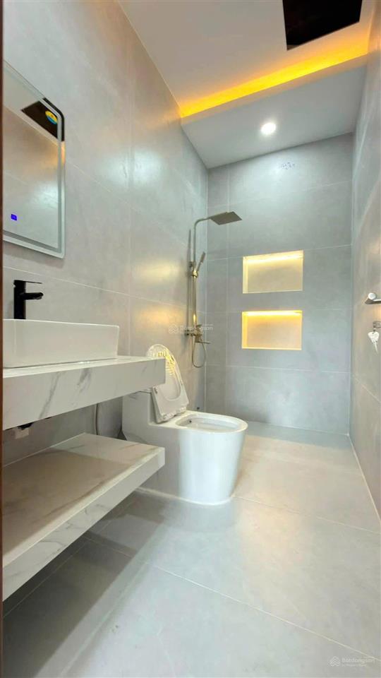 Biệt thự mái thái sân vườn gần chợ bình chánh