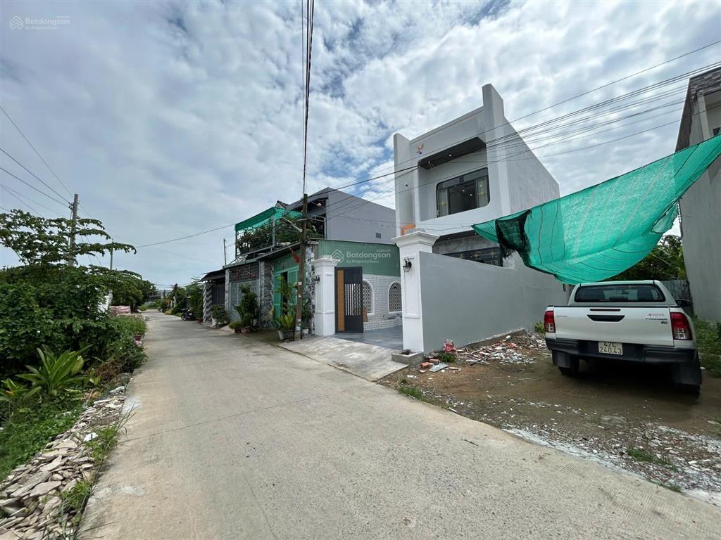 Nhà mới hoàn thiện mặt tiền đường trường học, phước lý tây ninh