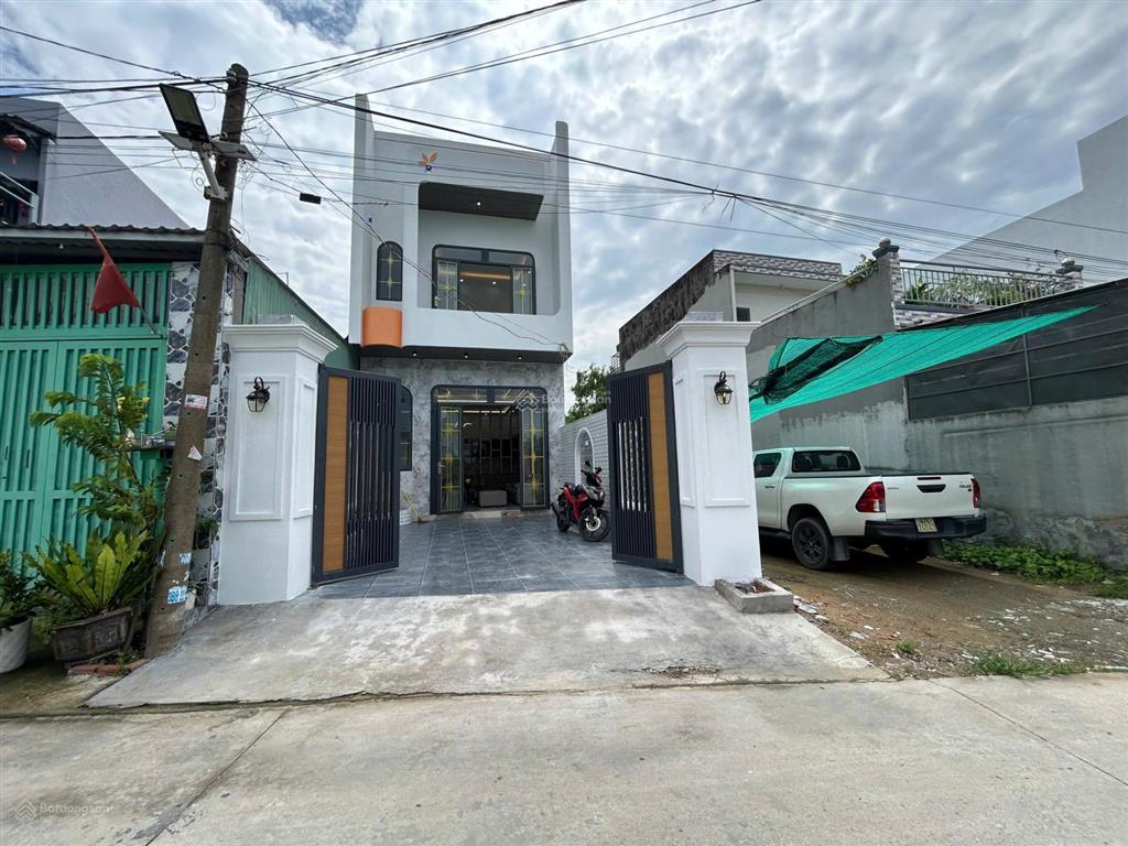 Nhà mới hoàn thiện mặt tiền đường trường học, phước lý tây ninh