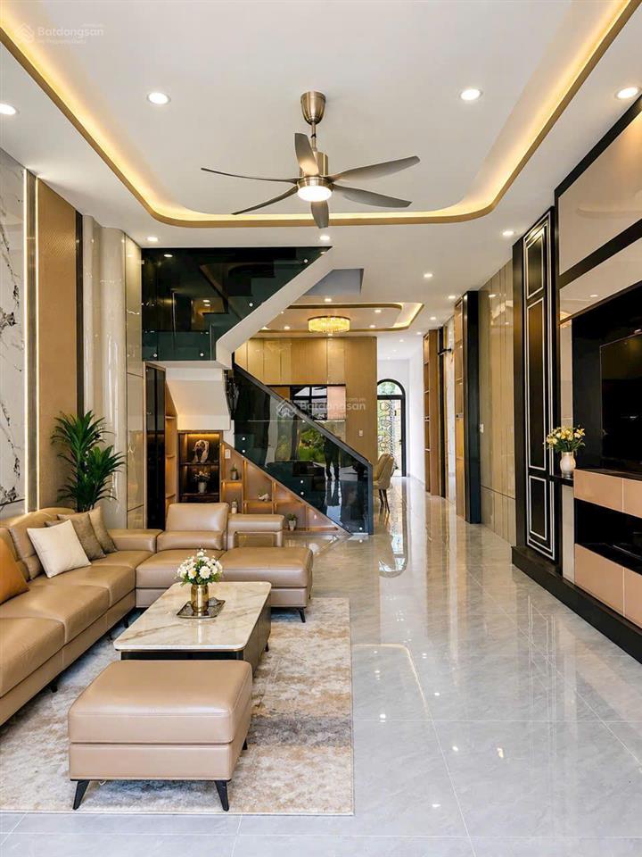 Sản phẩm mới 3 tỷ 8 nhà đẹp gần chợ hưng long