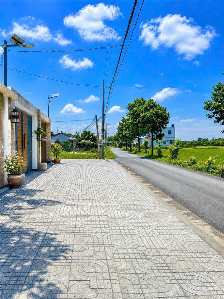 Sản phẩm mới 3 tỷ 8 nhà đẹp gần chợ hưng long