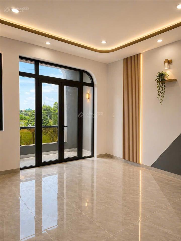 Sản phẩm mới 3 tỷ 8 nhà đẹp gần chợ hưng long