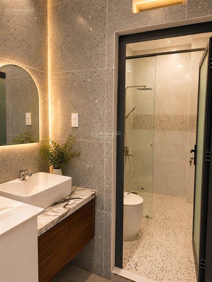 Sản phẩm mới 3 tỷ 8 nhà đẹp gần chợ hưng long