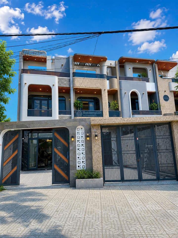 Sản phẩm mới 3 tỷ 8 nhà đẹp gần chợ hưng long