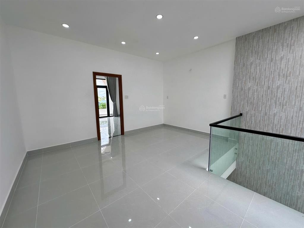 Nhà phố đã hoàn công  sẵn sổ, dọn vào ở ngay